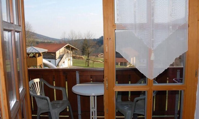Maibrunn Apartment | Familienfreundliche Ferienwohnung mit Eigenen Balkon