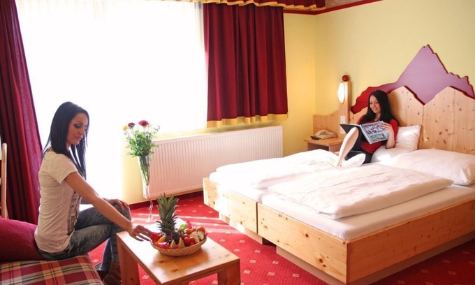 Rangersdorf House | Familienzimmer, Dusche, WC, Balkon - Erholungshotel Margarethenbad