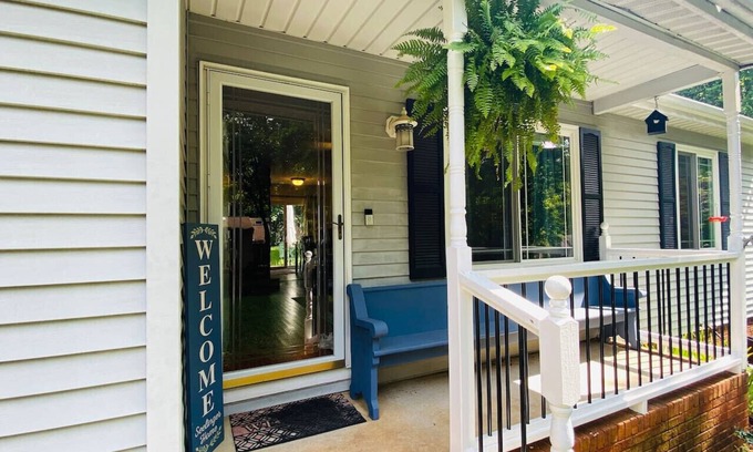 Cary House | Families | Backyard | 2mi to Downtown Cary