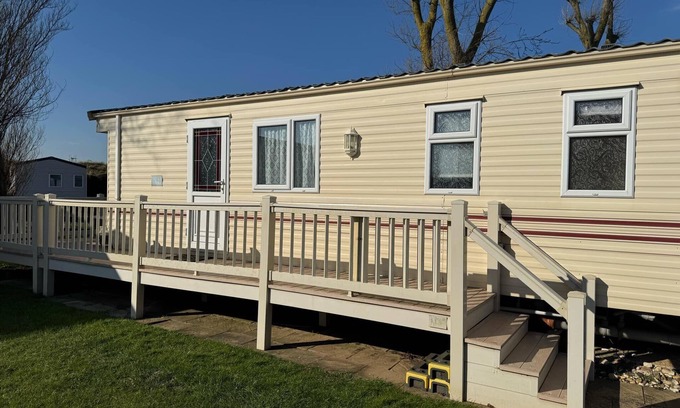 Heacham Cabin | Family 3 Bedroom van linen included Pets go Free