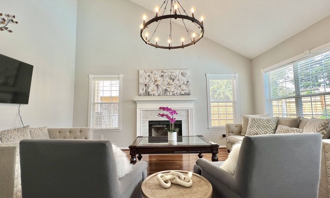 Lawrenceville House | Family 4BED/2.5BATH Home|Pool |Duluth/Lawrenceville Near I-85/Sugarloaf