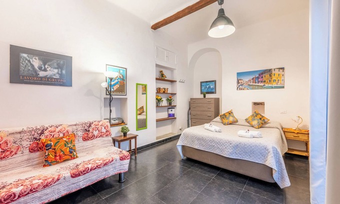 Corniglia Apartment | Family Apartment with AC, Patio and Terrace