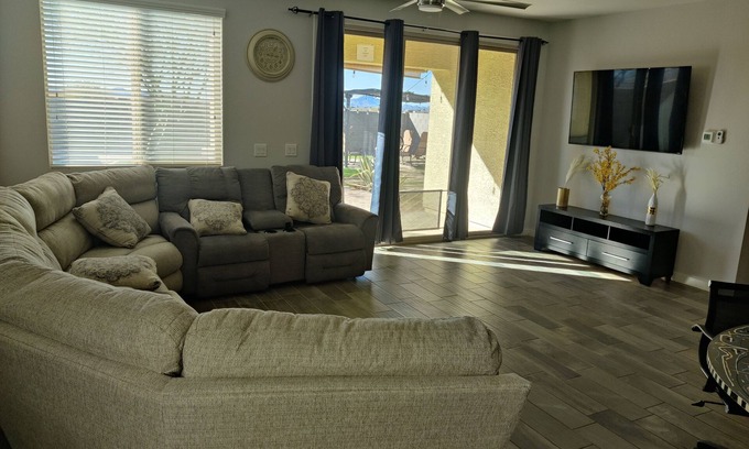 Maricopa House | Family /Business Friendly House with A Class