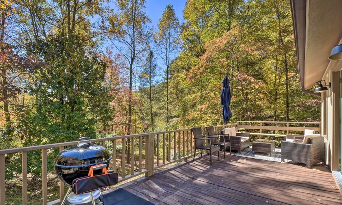Rabun Gap Cabin | Family Cabin Near Hiking w/ On-Site Pond & Deck!