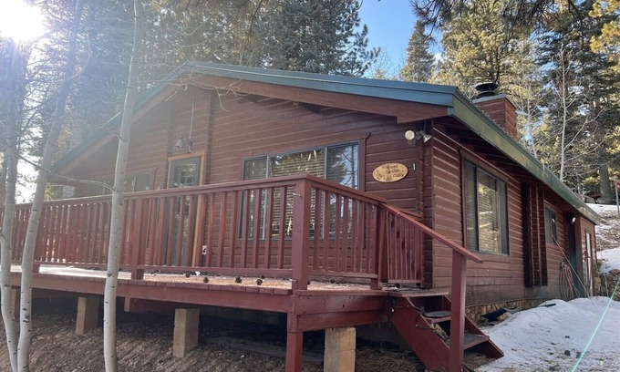 Duck Creek Village Cabin | Family Cabin in the Hills of Strawberry Valley