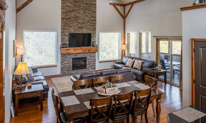 Hollister House | Family Canyon Lodge ~ Large Gathering Place