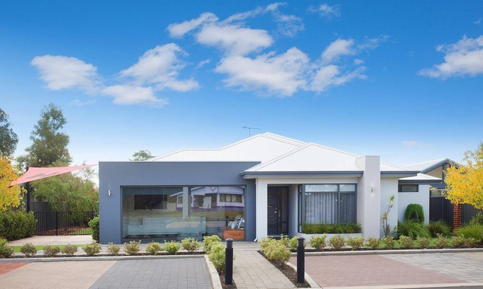West Busselton House | Family Castaway - Free WIFI, 6 Mins to Jetty
