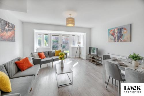 Maidenhead Apartment | Family & Contractor Friendly 3 bed house Sleeps 8 in Maidenhead
