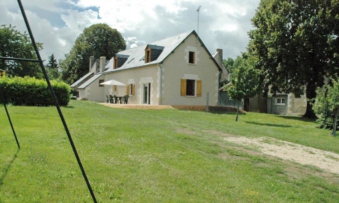 Chemille-sur-Indrois Cottage | Family cottage near lake, 7 people, enclosed garden
