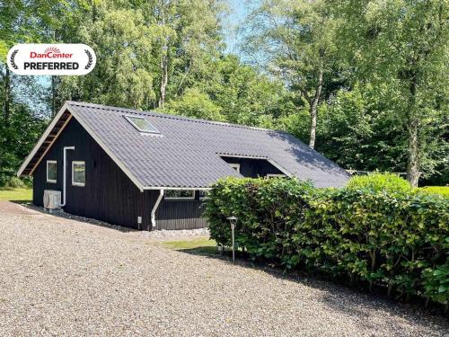 Arrild Ferieby House | Family Cottage with Terrace and Lawn