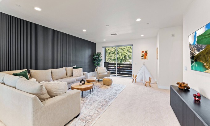 Santa Ana House | Family Disney Getaway - 4 bed 4 bath/w Pool - Sleeps up to 12!
