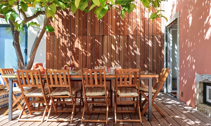 Linda-a-Velha Apartment | Family duplex in Belém with private garden - in front of MAAT!