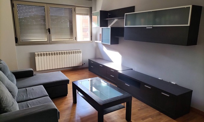 Villamediana de Iregua Apartment | Family apartment 5' from the center of Logroño, with swimming pool and playground.