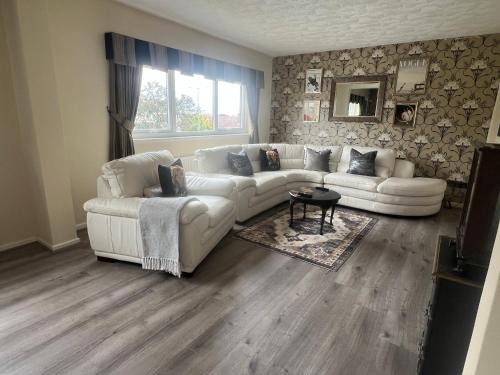 Poulton-le-Fylde Apartment | Family Escape, Blackpool Attractions Nearby coast