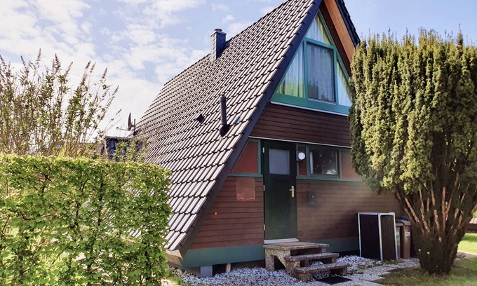 Nordseebad Burhave House | Family-friendly holiday house with large garden and great features