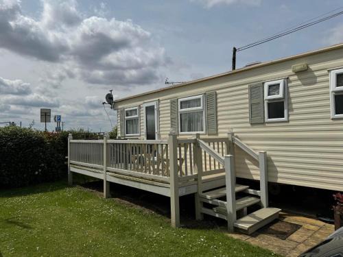 Heacham House | Family Friendly 3 Bedroom Caravan pets go Free