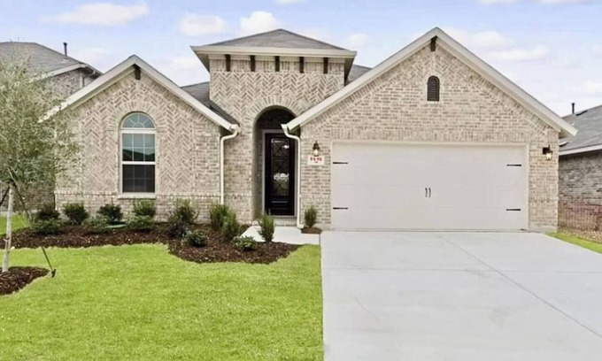 Fort Worth House | Family friendly 3BR | Near Fort Worth, Pool & Lake