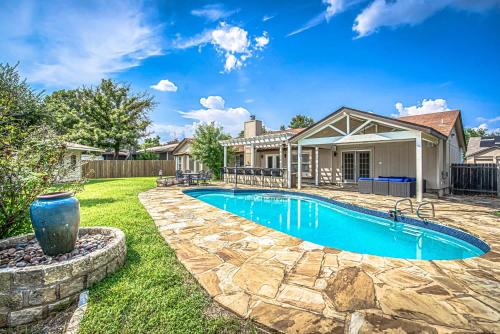 West Oak Hill House | Family-Friendly 3BR w Private Pool & BBQ in SW Austin