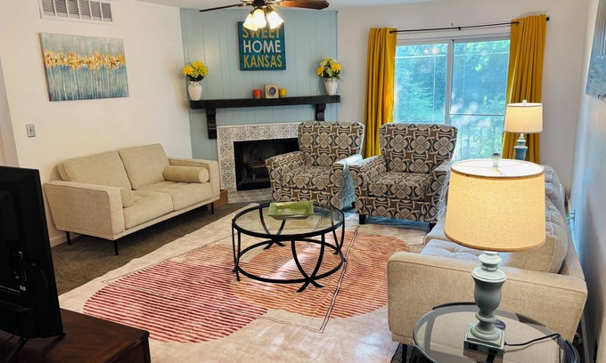 Wichita House | Family Friendly {5 Min To WSU} Spacious