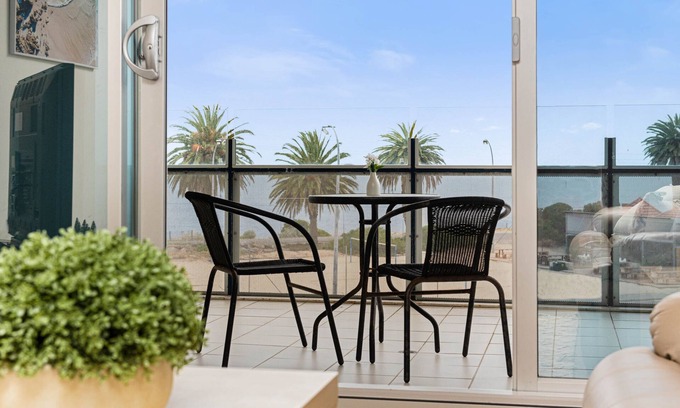 Victor Harbor Apartment | FAMILY FRIENDLY| BEACHFRONT| POOL & GYM