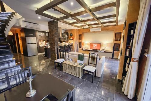 El Hadaba Villa | Family-Friendly Beach Getaway with Jacuzzi-Garden-Resort and Mountain Views