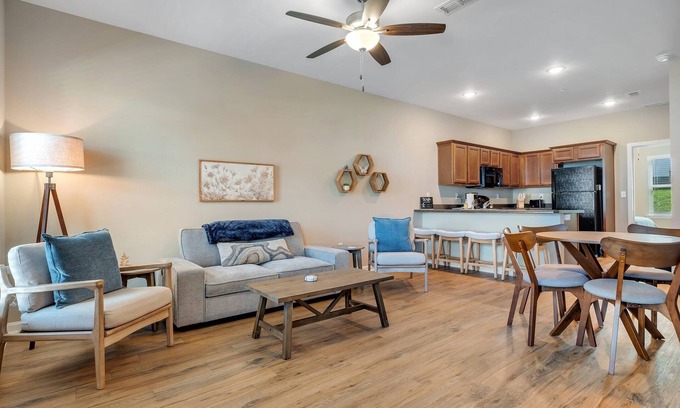 Tallahassee House | Family friendly Condo with 3 En Suite Bedrooms