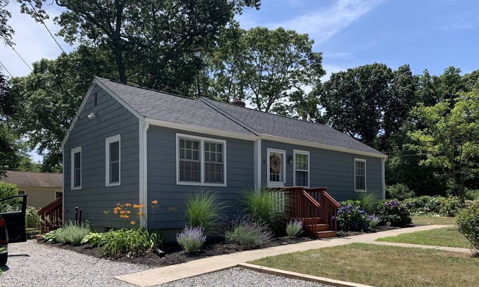 Westbrook House | Family-friendly Cottage by the Shore