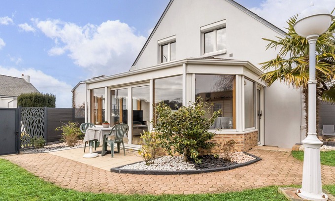 La Baule-Escoublac Cottage | Family-Friendly Cottage with Garden, Terrace & WiFi in La Baule
