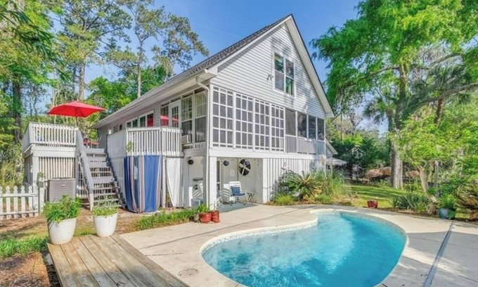 Savannah Cottage | Family friendly cottage w/ POOL! <20min drive to downtown or beach! Pet friendly