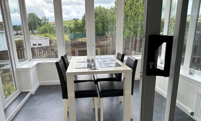 Alexandria House | Family Friendly Detached 2 bed Home, Loch Lomond