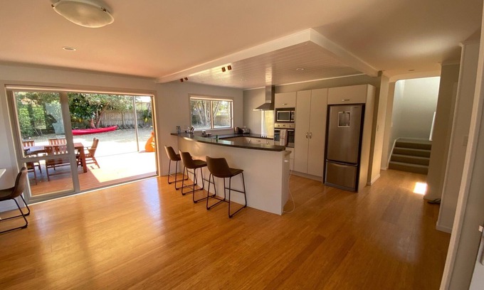 Matarangi House | Family friendly & great outdoor space. Close to beach & golf course.