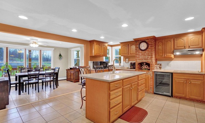 Cardiff House | Family Friendly Home w/Large 1 Acre Backyard & Decks