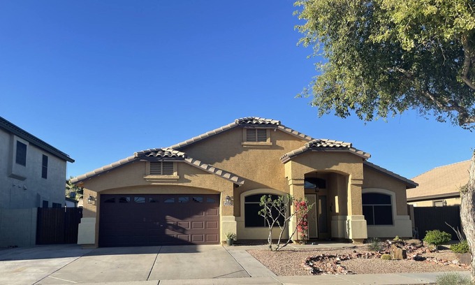 Canyon Trails House | Family friendly house in a peaceful neighborhood.