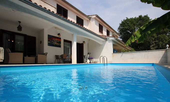 Vrvari Villa | Family friendly house with pool for 6 with 3 bedrooms.