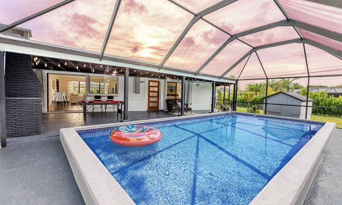 Ludlam House | Family Friendly Kendall Retreat w/Pool