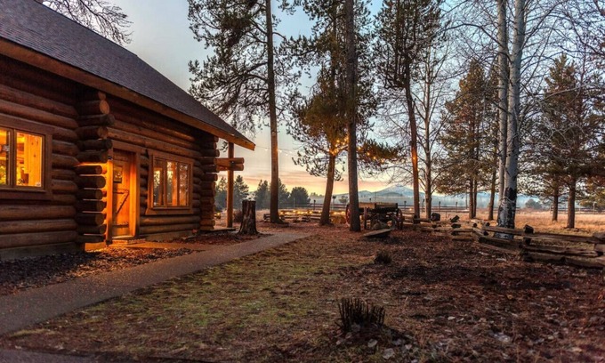 Three Rivers Cabin | Family-Friendly Log Cabin-16 Acres-Hot Tub & Views