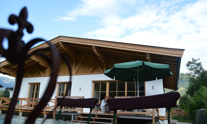 Schuttdorf House | Family-friendly modern country house