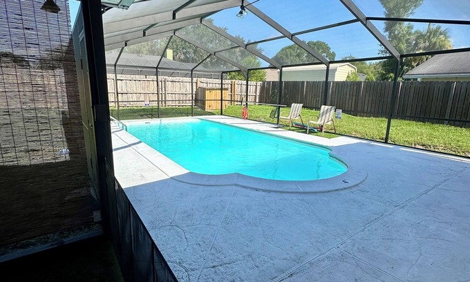 Cypress Gardens House | Family-Friendly Pool Home Just Minutes from Legoland — Sleeps 6+!