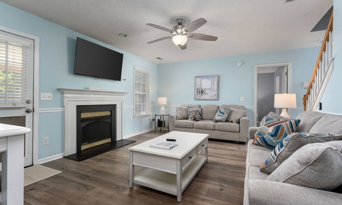 Myrtle Grove House | Family friendly, prime location, clean & bright