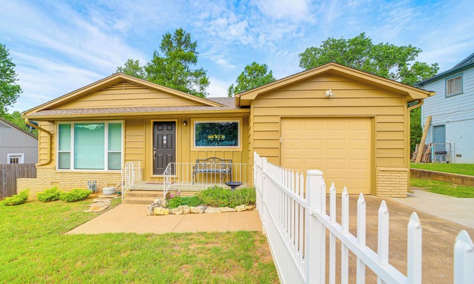 Sand Springs House | Family-Friendly Sand Springs Home ~ 8 Mi to Tulsa!