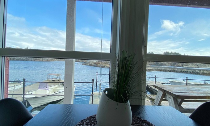 Oygarden House | Family friendly. Situated right on the waterfront. Charter. 2 bedrooms