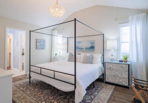 Valdosta House | FAMILY Friendly Sleeps 10 4 Bedrooms King Bed & Pets