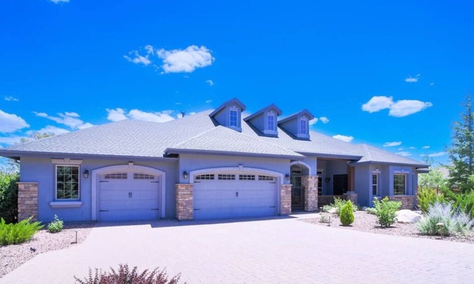 Prescott House | *Family friendly *Spacious *Fireplace