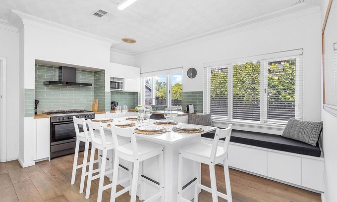Bassendean House | Family-friendly stay featuring spacious lawn.