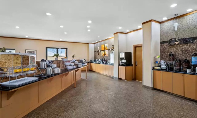 Roswell Hotel | Family-Friendly Suite Near UFO Museum and Research Center! Free Breakfast!