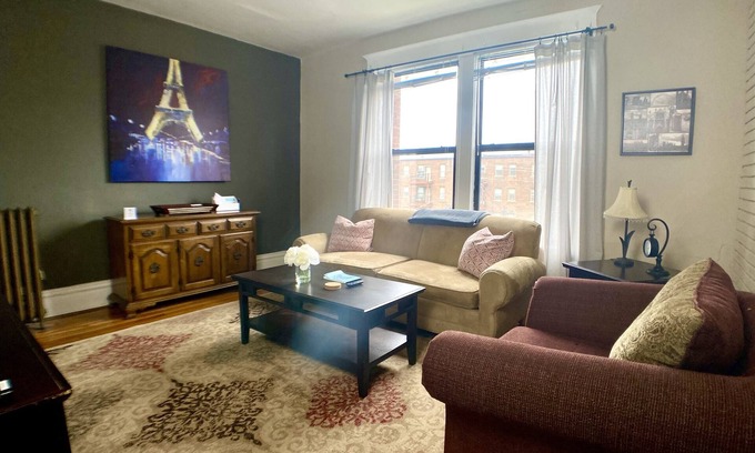 DeBaliviere Place Condo | Family-friendly suite with King+Queen beds-Steps to Metrolink Off-Street Parking
