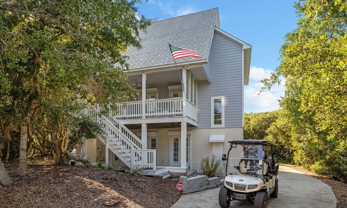 Atlantic Beach House | Family-friendly 4-bedroom house in Atlantic Beach with 3-min. walk to beach