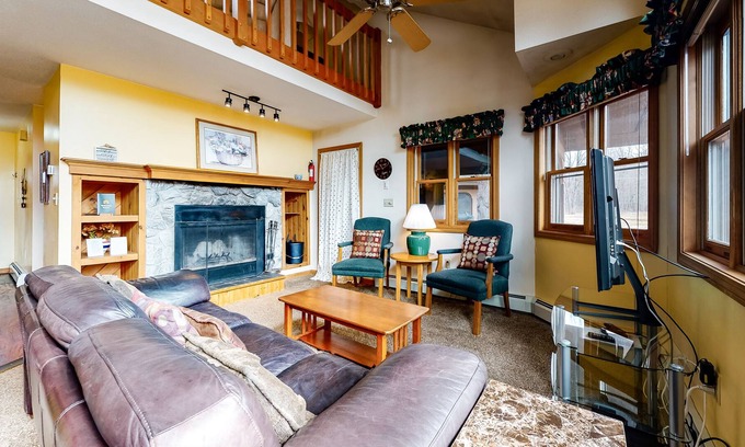 Woodstock Condo | Family-Friendly Condo with a Loft plus Fast WiFi, Shared Pools, Hot Tub, & Golf