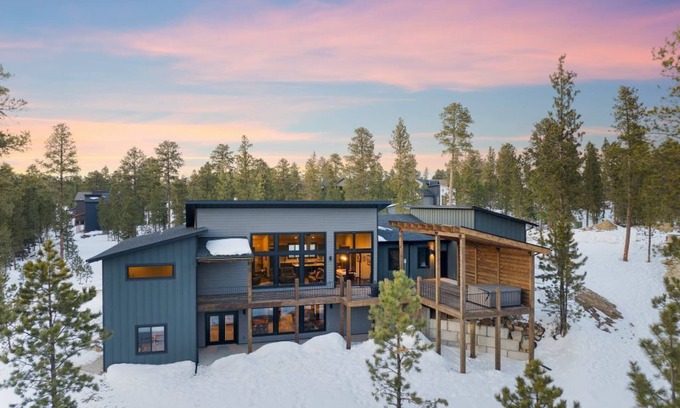 Lead House | Family Friendly, Hot Tub, Clubhouse access, Ample parking room
