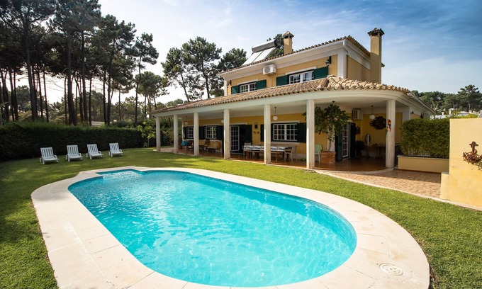 Charneca de Caparica e Sobreda Villa | Family Friendly Villa Aroeira Golf Resort near cities offers beautiful beaches